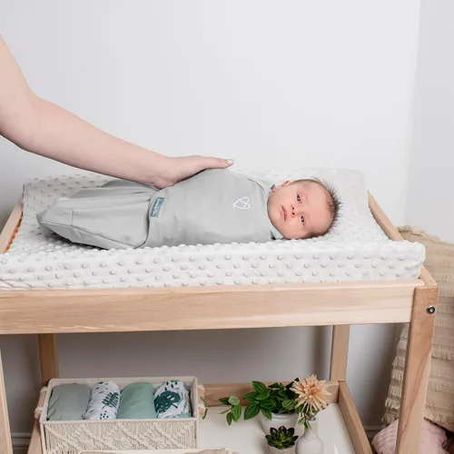 Vista 16 de SwaddleMe by Ingenuity - Manta original, 100% algodón, mejora el sueño y calma el reflejo de sobresalto, de 3 a 6 meses, 1,0 tog, paquete de 3