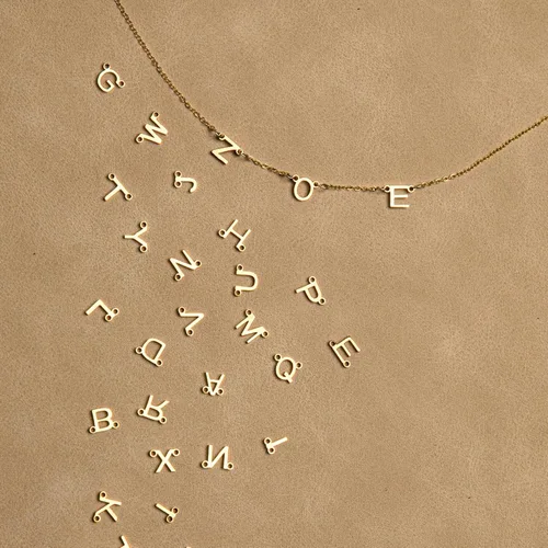 Vista 3 de MignonandMignon Collares personalizados con tu nombre para mamá y mujer, dije de inicial múltiple lateral, joyería personalizada, regalo de amistad