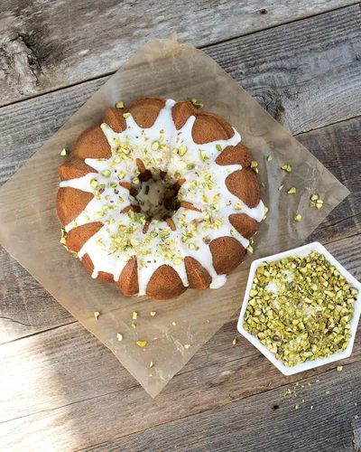 Vista 5 de Nordic Ware Bundt Original, 12 tazas, bronce