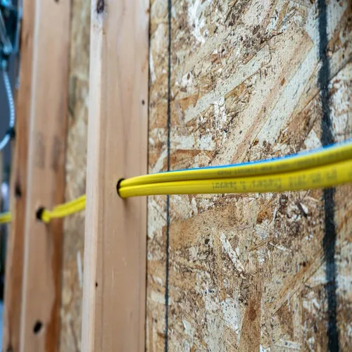 Vista 4 de Southwire Romex Brand Simpull Solid Indoor 14/3 W/G NMB Cable 100ft coil - SW 63946828