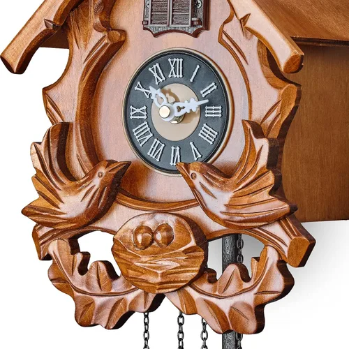 Vista 9 de TIMEGEAR Reloj de cuco con modo nocturno, pájaro cantante y decoraciones de madera tallada (cereza)