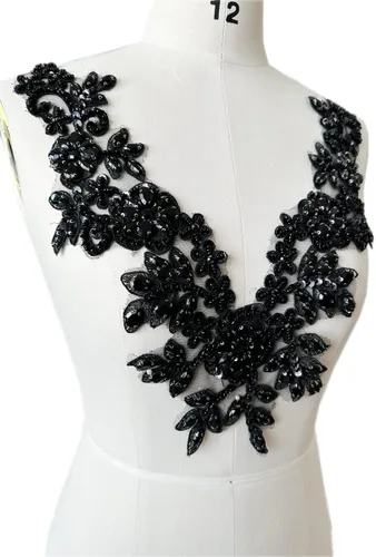 Vista 2 de Piedras de imitación hechas a mano apliques de encaje cuentas de costura a mano Trim Parches Accesorios para vestido escote (negro)