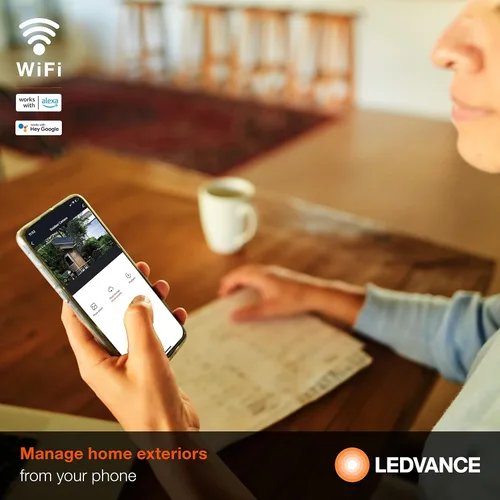 Vista 5 de LEDVANCE Cámara inteligente WiFi para exteriores con batería, audio bidireccional, video HD y sensor, compatible con Alexa y Google, resistente a
