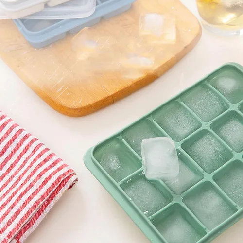 Vista 2 de Bandejas para cubitos de hielo con tapa de silicona, bandeja de hielo cuadrada de 15 cuadrículas, molde apilable para cubitos de hielo de fácil