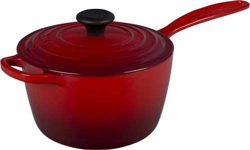 Vista 2 de Le Creuset Cacerola Signature de hierro fundido esmaltado, 2.25 cuartos de galón., Llama