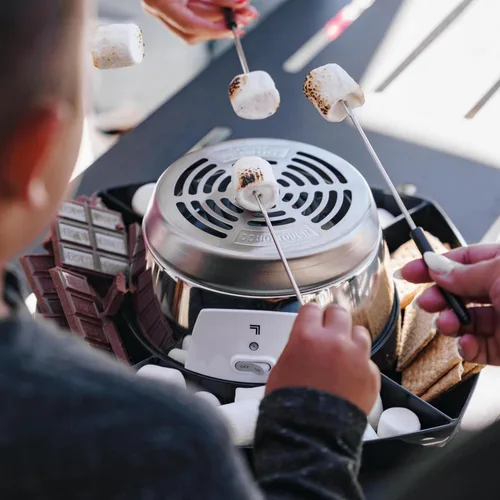 Vista 9 de Sharper Image Máquina eléctrica S'mores – 6 palitos para asar malvaviscos y bandeja para servir Kit de Smores de interior Actividad de fiesta