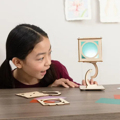 Vista 2 de KiwiCo Farol Flotante – Kit de Regalo y Construcción de Física STEM para Niños de 9+