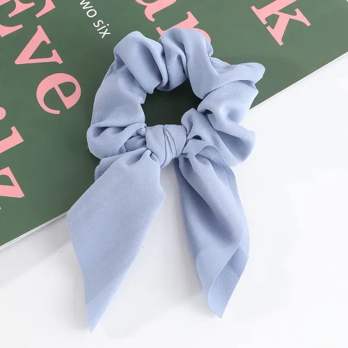 Vista 4 de Bufanda de pelo de gasa azul con lazo, soporte para cola de caballo y coleteros de cinta para mujeres y niñas