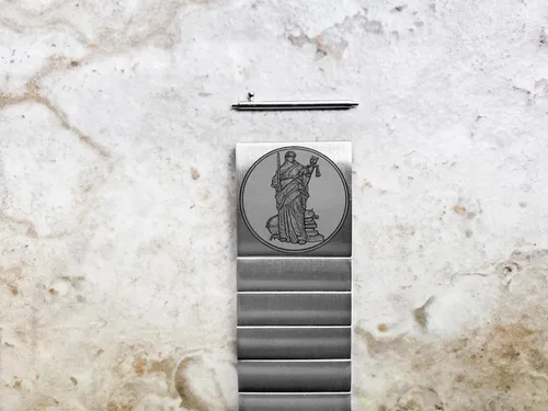 Vista 4 de Lady Justice - Correa grabada compatible con Samsung Watch 3 1.772 in Galaxy Watch 1.811 in Gear S3 Frontier Classic correa de acero inoxidable