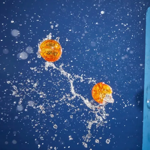 Vista 4 de Nerf Super Soaker Hydro Balls Paquete de 3 globos de agua reutilizables, bolas llenas de agua estallan en el impacto, recarga rápida, juguete al