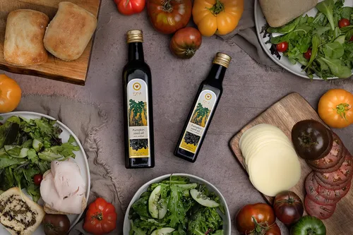 Vista 4 de Aceite de semilla de calabaza de Estiria original GEA 8.4oz (8.5 fl oz) 100% natural, sin refinar, vegano, sin gluten, kosher, sin OMG en botella