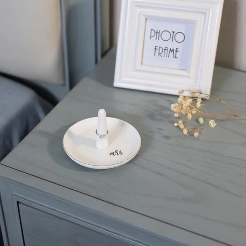 Vista 3 de HOME SMILE Bandeja de joyería con monograma para joyas, regalos de compromiso para amigos, cumpleaños, día de la madre, regalos de Navidad