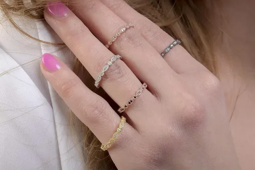 Vista 5 de Elegante joyero Anillo de eternidad de diamantes para mujer en oro macizo de 9k, 14k y 18k, anillo de diamantes milgrain marquesa, banda