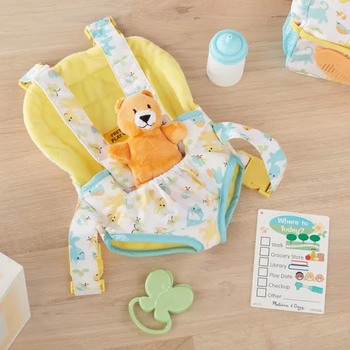 Vista 4 de Melissa & Doug Set de juego de portabebés Mine to Love para muñecas bebé con oso de juguete, biberón, sonajero, tarjeta de actividad