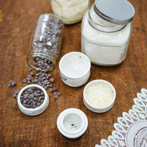 Vista 2 de Pavilion Gift Company Cherished Blessed Loved Beyond Measure - Juego de tazas medidoras apilables de cerámica de 4 piezas (87525), blanco, 6 pulgadas