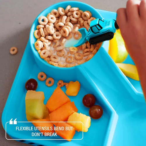 Vista 6 de Dinneractive Utensilios y platos para niños pequeños con temática de construcción de 3 piezas, tenedores, cucharas y platos divididos, color azul