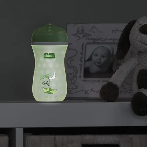 Vista 8 de Chicco Vaso aislante para niños pequeños de más de 12 meses, 9 onzas, que brilla en la oscuridad, con boquilla resistente a mordeduras y sin