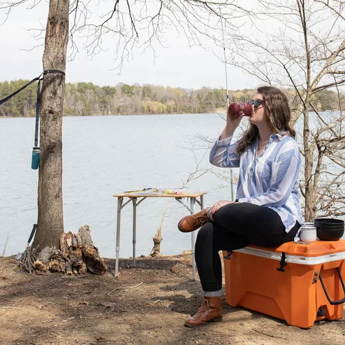 Vista 6 de Camco Mesa plegable Cuenta con parte superior de bambú natural y patas de aluminio plegables para almacenamiento y organización de caravanas