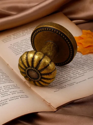 Vista 2 de Pomo de puerta de latón antiguo Pomos de puerta de paso Pomo de puerta interior para pasillo y armario, aleación de zinc 1 paquete