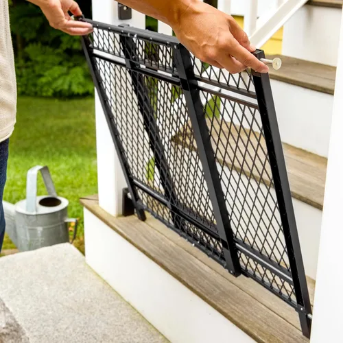 Vista 8 de Ingenuity Doorway - Puerta para perros y bebés serie 42W, para interiores y exteriores, no se oxida ni se decolora, panel de plástico, se adapta a