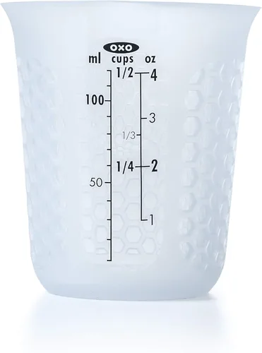 Vista 10 de 1 taza de medir de silicón para exprimir y verter, con patrón Stay-Cool, de la marca Oxo Good Grips, Transparente