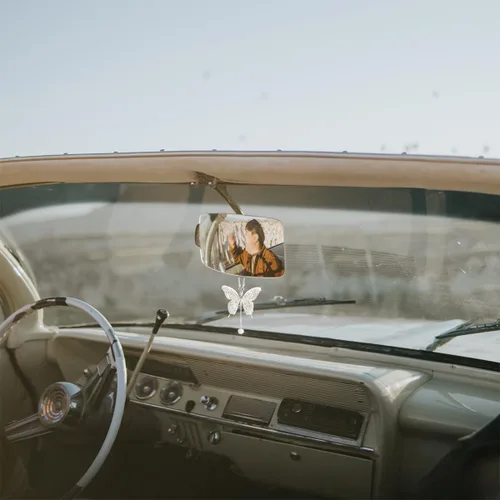 Vista 6 de zipelo Accesorios para el auto con diamante en forma de mariposa brillante, dijes de cristal para el espejo retrovisor del auto para mujeres
