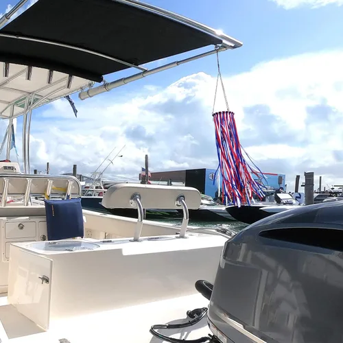 Vista 8 de Cinta de satén con cinta de viento, decoraciones al aire libre para tu patio, jardín, muelle y cámper, 41 pulgadas, WS41-LBH