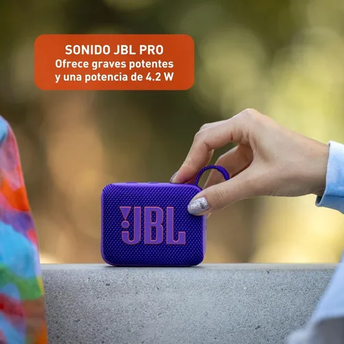 Vista 2 de JBL Go 4 - Bocina Bluetooth ultraportátil, impermeable y a prueba de polvo, gran sonido JBL Pro con graves impactantes, batería incorporada de 7