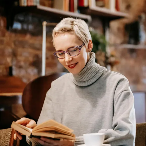 Vista 2 de FEISEDY Gafas de lectura ligeras de ojo de gato para mujeres retro pequeños antirreflejos lectores B0042