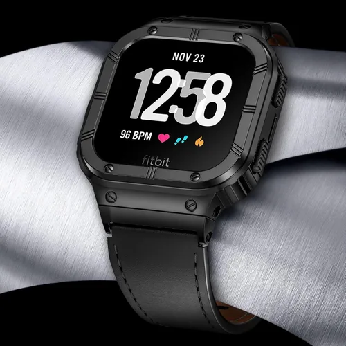 Vista 2 de BAITEYOU Correas de cuero con funda de acero inoxidable compatible con Fitbit Versa 1 2 3 4 Lite Sense 2 1 funda protectora para hombres