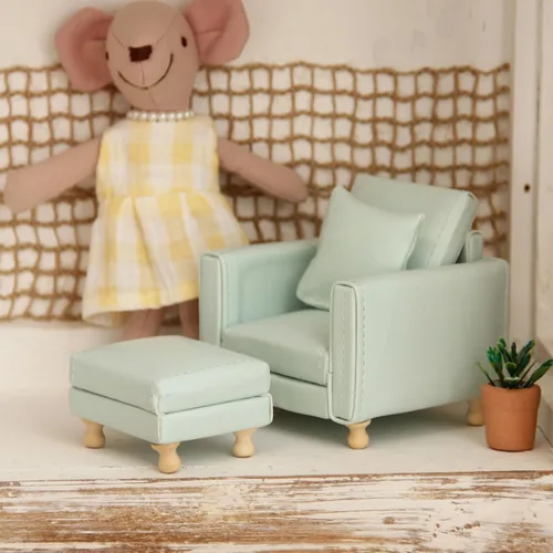 Vista 9 de Sofá miniatura de gamuza a escala 1:12 y 1:8 con 3 almohadas, mini sofá beige para muñecas de 5 a 9 pulgadas, muebles de casa de muñecas, decoración