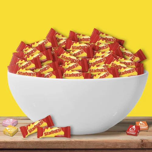 Vista 6 de STARBURST Paquete a granel de caramelos masticables de tamaño divertido, dulces a granel envueltos individualmente, caja de 4 libras (304 piezas)