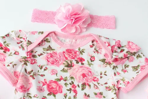 Vista 4 de Conjunto de 3 piezas para bebés y niñas, zapatos de vestir y diadema con flores de rosas