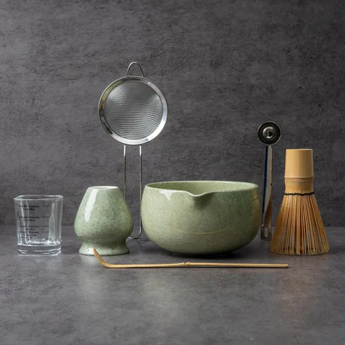Vista 9 de YIBO Matcha Whisk Set, Matcha Kit Bamboo Whisk and Ceramic Bowl with Spout & Measuring Spoon & Cup, Japanese Ceremony Matcha Tea Making Tools Green
