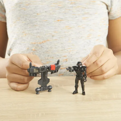 Vista 4 de STAR WARS Mission Fleet Gear Class Dark Trooper Attack from Arriba, figura y vehículo a escala de 2.5 pulgadas, juguetes para niños a partir de 4