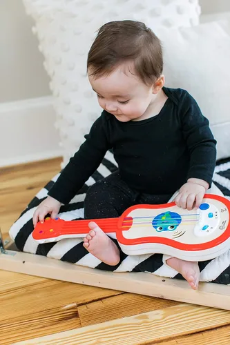 Vista 14 de Baby Einstein Magic Touch Ukelele - Juguete musical de madera a partir de 12 meses color rojo