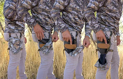 Vista 6 de Slicker Funda universal para pistola con opciones de montaje en el pecho y las piernas que ocultan y protegerán Sombra desaparecida