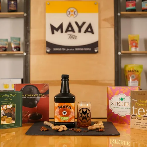Vista 3 de Maya Tea Concentrado de té negro dulce inspirado en Tailandia con bomba, 64 onzas líquidas, base de té especiado con anís, tamarindo y clavo