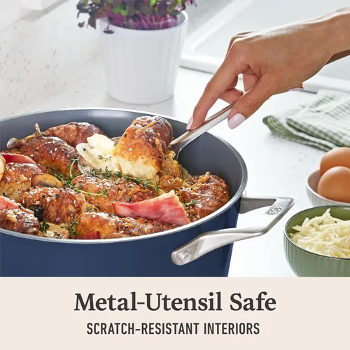 Vista 6 de Calphalon® Premier Horno holandés antiadherente de cerámica de 7 qt. con tapa, Azul medianoche