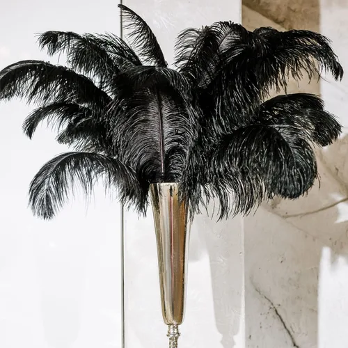 Vista 4 de Retrowavy 30 plumas de avestruz naturales grandes de 18 a 20 pulgadas a granel para centros de mesa de boda, centros de mesa, decoración del hogar
