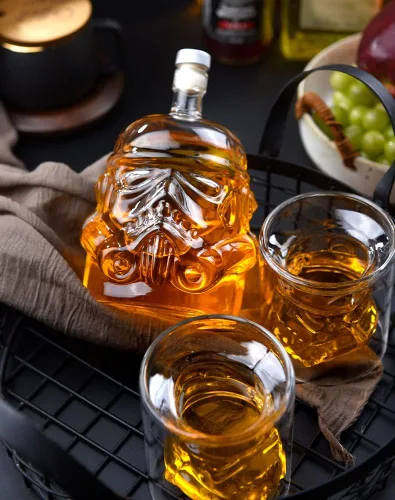 Vista 2 de Generic Juego de decantadores de whisky transparente y creativo con 2 vasos de jarra, jarra de whisky para vino, escocés, borbón, vodka, licor
