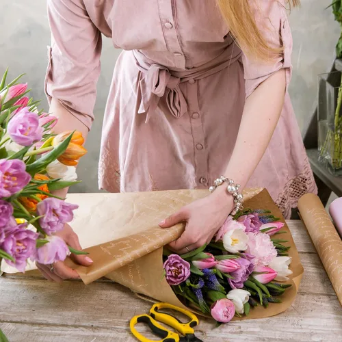 Vista 6 de MECCANIXITY 20 piezas de papel de regalo de flores con borde dorado, champán dorado, 22.8 x 22.8 pulgadas, impermeable, para suministros de ramo