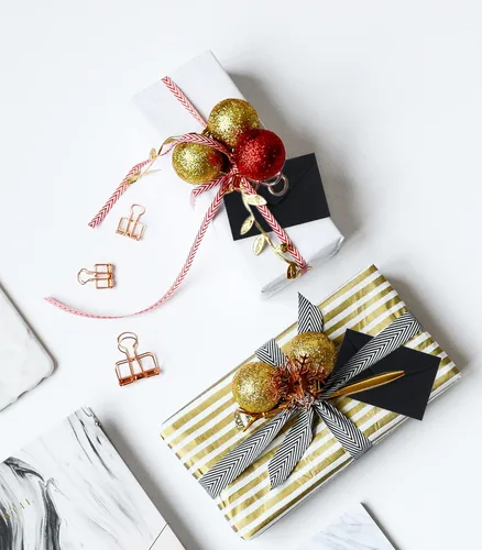 Vista 3 de Mini Sobres Pequeños de Colores Surtidos para Tarjeta de Regalo, Tarjeta de Visita 4" x 2.7" (Negro, Paquete de 60)