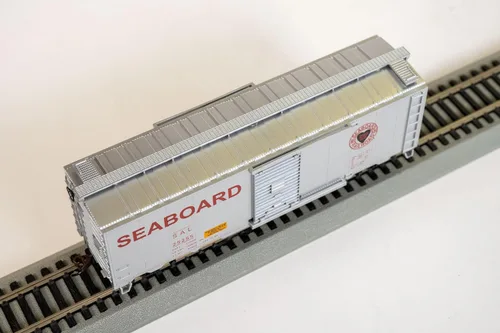 Vista 6 de Bachmann Trains - PS1 40' Box CAR - Seaboard® # 2525 - Beer CAR (Plata) - Escala HO