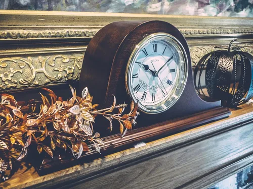 Vista 4 de Bulova B1929 Bulova Annette I - Reloj de mesa con campanada, Modelo B1929 Acabado clásico en caoba Melodía Westminster en cada hora Funciona