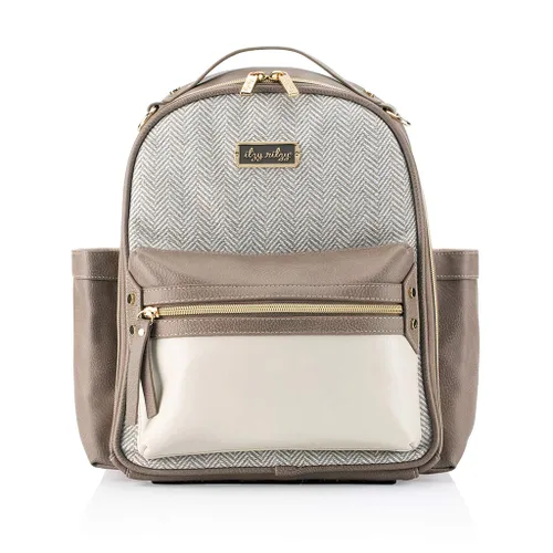Itzy Ritzy Mochila Elegante mini bolsa de pañales con cambiador de cuero vegano, 8 bolsillos totales (4 internos y 4 externos), asa superior de