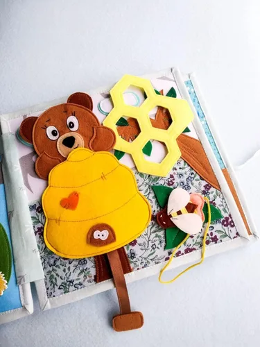 Vista 3 de Libro tranquilo para bebés Jardín y mar, libro de fieltro para habilidades motoras finas, juguete Montessori, libro ocupado de actividades