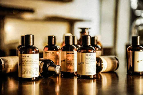 Vista 6 de Le Labo Thé Noir 29 Juego de recambio de tubo de viaje (3 x 0.3 fl oz, 3 x 0.33 fl oz)