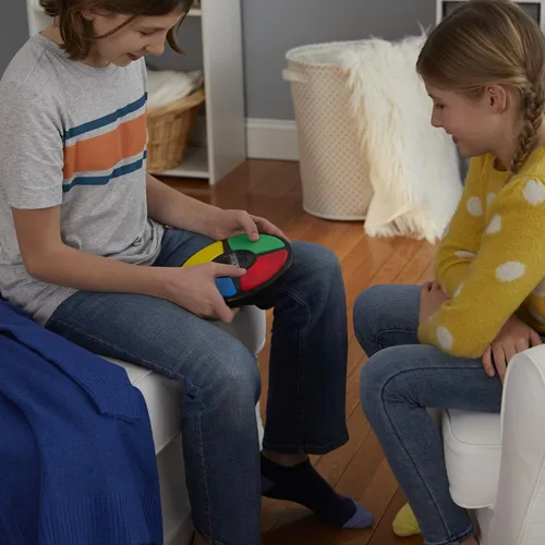 Vista 6 de Hasbro Gaming Simon - Juego de memoria electrónica portátil con luces y sonidos para niños a partir de 8 años