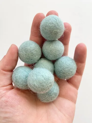 Vista 3 de 2.5 cm Handmade Felt Balls - Wholesale Bulk Quantity: 50 - Ombre Gradient Colors: French Blue, Dutch Blue, Baby Blue, White - 100% Wool Poms for